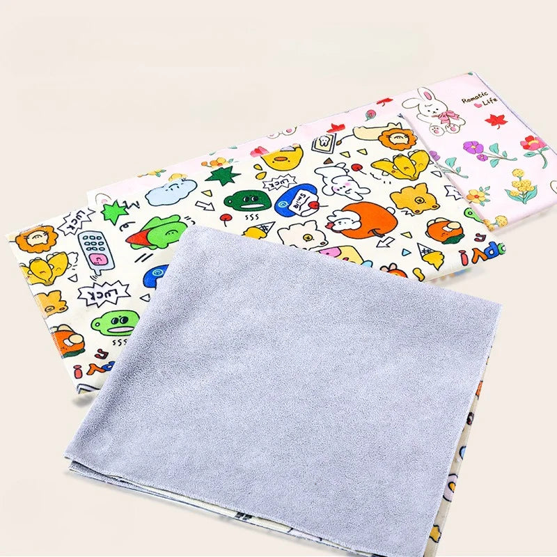 Multi-Functional Pet Wrap – Self-Adhesive Cat Grooming Cloth